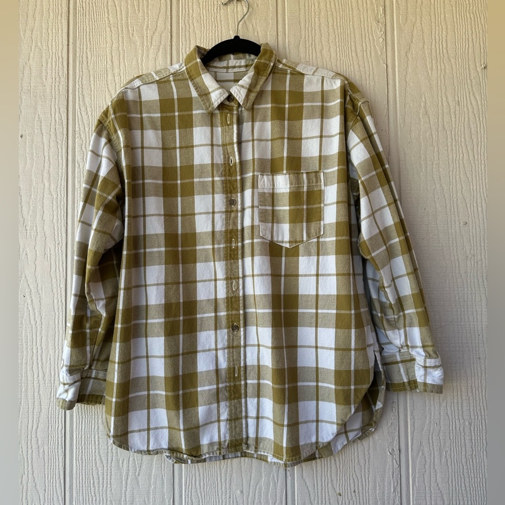 Universal Thread Plaid Button Down Shirt